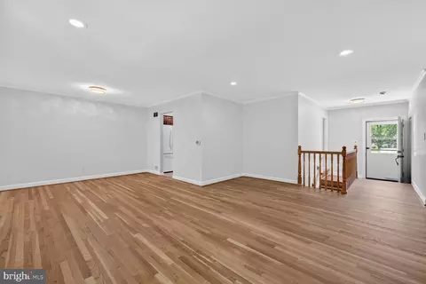 Living - 13105 Jingle Ln, Silver Spring, MD 20906 photo 2 of 9