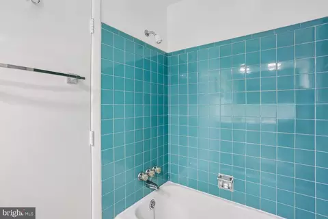 Bath - 907 Hoyt St, Silver Spring, MD 20902 photo 4 of 6