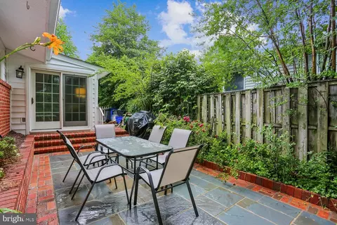 Exterior - 907 Hoyt St, Silver Spring, MD 20902 photo 6 of 9