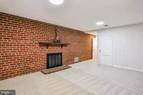 Living - 907 Hoyt St, Silver Spring, MD 20902 photo 3 of 4