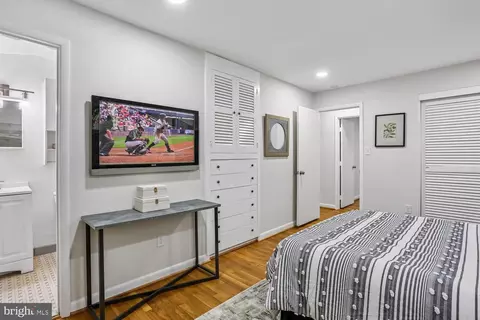 Bedroom - 907 Hoyt St, Silver Spring, MD 20902 photo 4 of 6