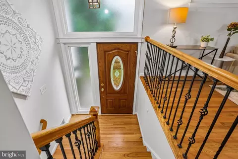 Entry Way - 907 Hoyt St, Silver Spring, MD 20902 photo 3 of 7