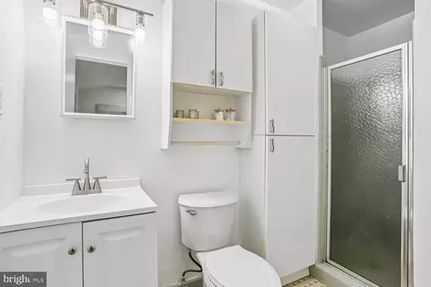 Bath - 907 Hoyt St, Silver Spring, MD 20902 photo 1 of 6
