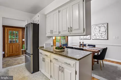 Kitchen - 907 Hoyt St, Silver Spring, MD 20902 photo 3 of 4