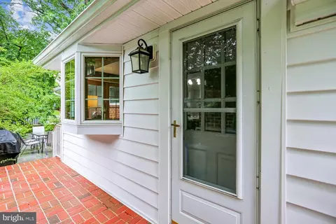 Exterior - 907 Hoyt St, Silver Spring, MD 20902 photo 4 of 9