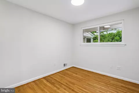 Bedroom - 907 Hoyt St, Silver Spring, MD 20902 photo 6 of 6