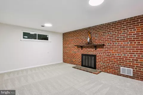 Living - 907 Hoyt St, Silver Spring, MD 20902 photo 4 of 4
