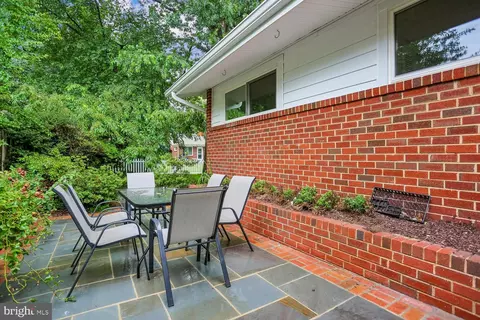 Exterior - 907 Hoyt St, Silver Spring, MD 20902 photo 5 of 9