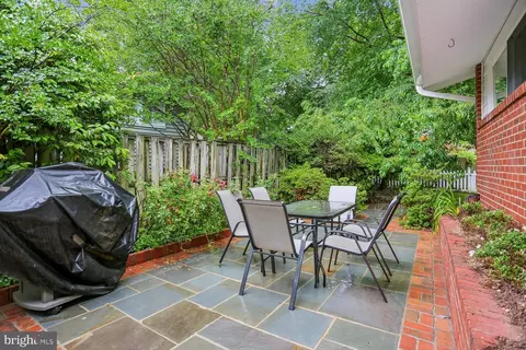 Exterior - 907 Hoyt St, Silver Spring, MD 20902 photo 3 of 9