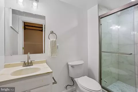 Bath - 907 Hoyt St, Silver Spring, MD 20902 photo 5 of 6