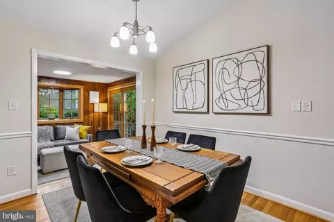 Dining - 907 Hoyt St, Silver Spring, MD 20902 photo 4 of 6