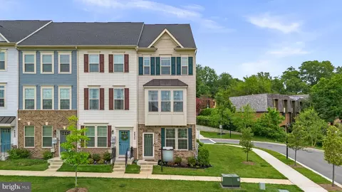 9437 Oak Grove Ln, Montgomery Village, MD 20886