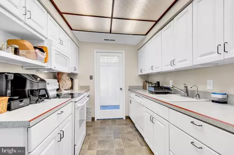 Kitchen - 15200 Hyde Park Dr #36-A, Silver Spring, MD 20906 photo 2 of 2