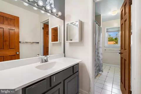 Bath - 13925 Shannon Dr, Silver Spring, MD 20904 photo 4 of 6