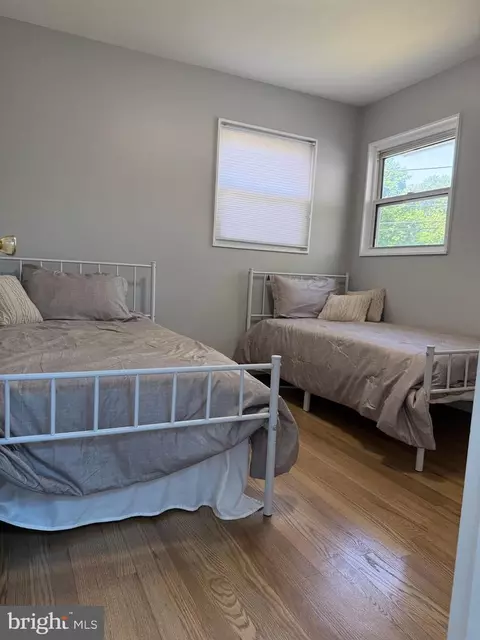Bedroom - 2016 Cascade Rd, Silver Spring, MD 20902 photo 3 of 4