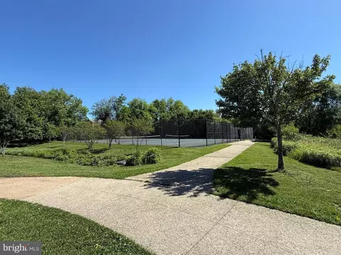 Exterior - 2016 Cascade Rd, Silver Spring, MD 20902 photo 6 of 8