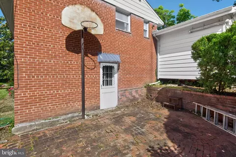 Exterior - 2016 Cascade Rd, Silver Spring, MD 20902 photo 2 of 8