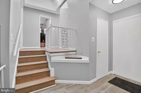 Entry Way - 2016 Cascade Rd, Silver Spring, MD 20902 photo 1 of 8