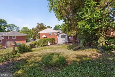 Exterior - 2016 Cascade Rd, Silver Spring, MD 20902 photo 4 of 8