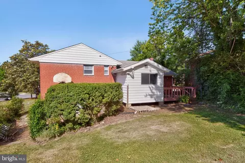 Exterior - 2016 Cascade Rd, Silver Spring, MD 20902 photo 3 of 8