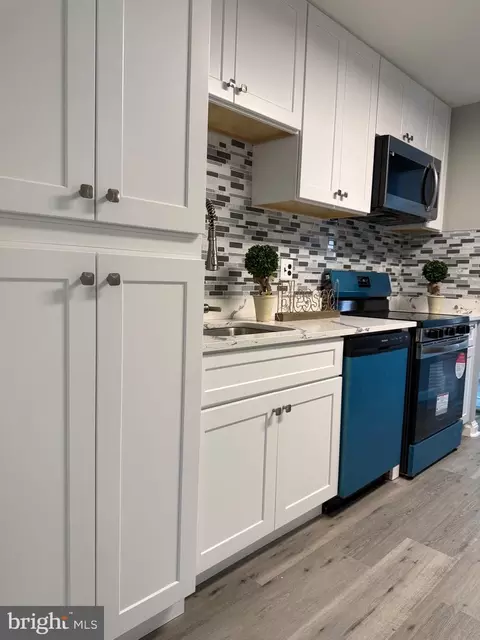 Kitchen - 2016 Cascade Rd, Silver Spring, MD 20902 photo 2 of 2