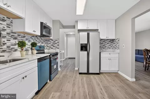 Kitchen - 2016 Cascade Rd, Silver Spring, MD 20902 photo 2 of 2