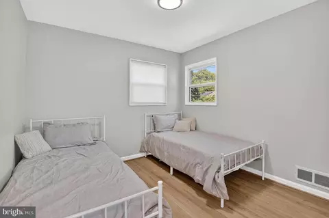 Bedroom - 2016 Cascade Rd, Silver Spring, MD 20902 photo 3 of 4