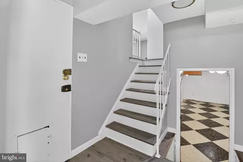 Entry Way - 2016 Cascade Rd, Silver Spring, MD 20902 photo 3 of 8