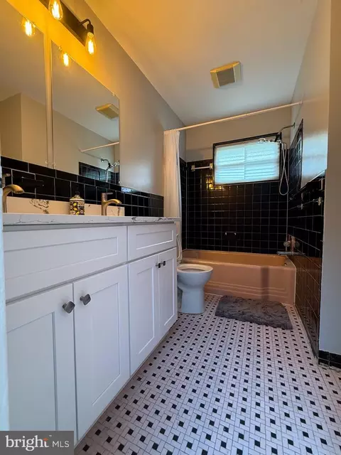Bath - 2016 Cascade Rd, Silver Spring, MD 20902 photo 1 of 2