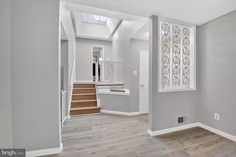 Entry Way - 2016 Cascade Rd, Silver Spring, MD 20902 photo 2 of 8