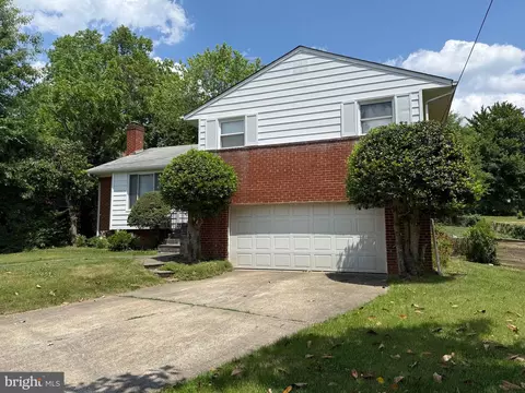 Exterior - 2016 Cascade Rd, Silver Spring, MD 20902 photo 3 of 4