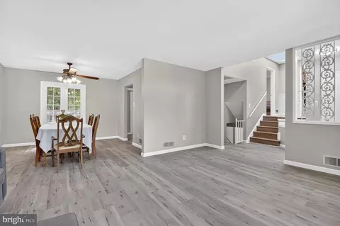 Entry Way - 2016 Cascade Rd, Silver Spring, MD 20902 photo 5 of 8