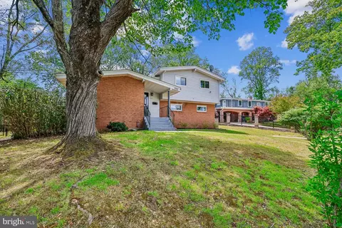 Exterior - 300 Gilsan Ct, Silver Spring, MD 20902 photo 2 of 32