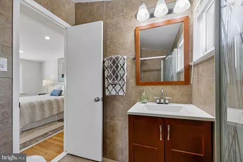 Bath - 300 Gilsan Ct, Silver Spring, MD 20902 photo 3 of 6