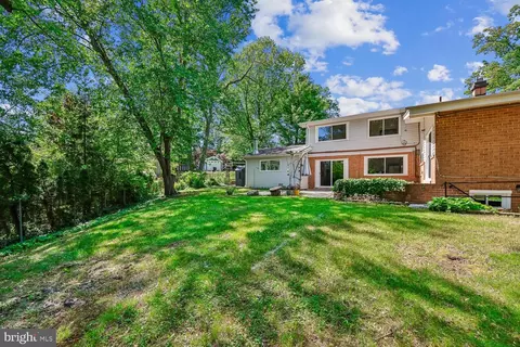 Exterior - 300 Gilsan Ct, Silver Spring, MD 20902 photo 11 of 32