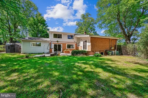Exterior - 300 Gilsan Ct, Silver Spring, MD 20902 photo 9 of 32