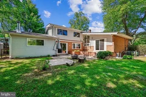 Exterior - 300 Gilsan Ct, Silver Spring, MD 20902 photo 8 of 32