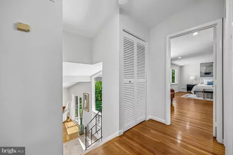 Entry Way - 300 Gilsan Ct, Silver Spring, MD 20902 photo 5 of 8