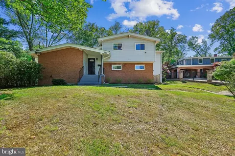 Exterior - 300 Gilsan Ct, Silver Spring, MD 20902 photo 3 of 32