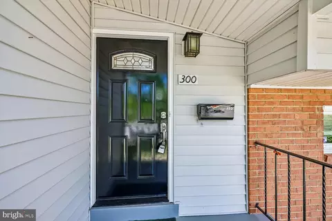 Exterior - 300 Gilsan Ct, Silver Spring, MD 20902 photo 4 of 32
