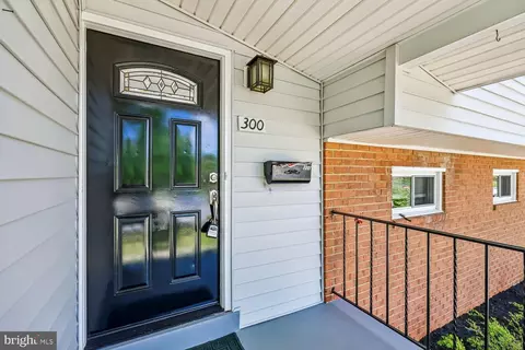 Exterior - 300 Gilsan Ct, Silver Spring, MD 20902 photo 5 of 32