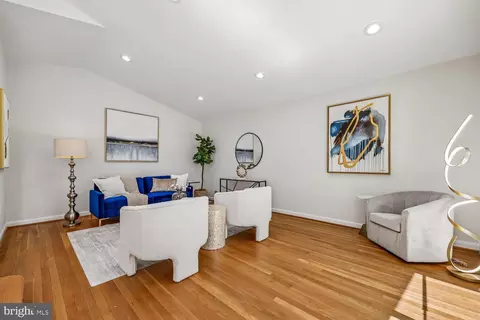 Living - 300 Gilsan Ct, Silver Spring, MD 20902 photo 2 of 3