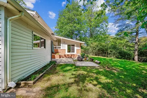 Exterior - 300 Gilsan Ct, Silver Spring, MD 20902 photo 15 of 32