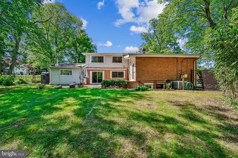Exterior - 300 Gilsan Ct, Silver Spring, MD 20902 photo 10 of 32