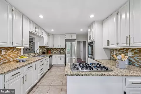 Kitchen - 300 Gilsan Ct, Silver Spring, MD 20902 photo 6 of 7