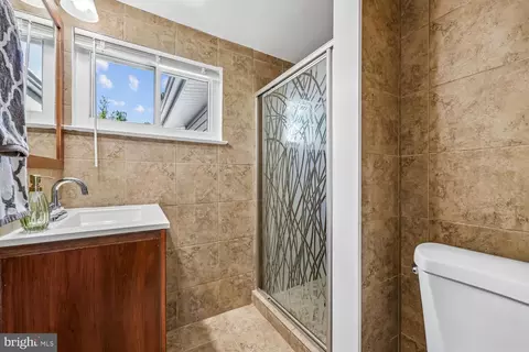 Bath - 300 Gilsan Ct, Silver Spring, MD 20902 photo 2 of 6