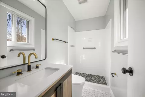 Bath - 9720 Hedin Dr, Silver Spring, MD 20903 photo 1 of 3
