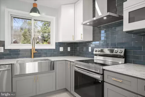 Kitchen - 9720 Hedin Dr, Silver Spring, MD 20903 photo 6 of 10