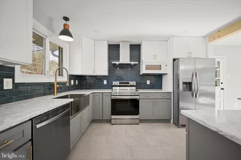Kitchen - 9720 Hedin Dr, Silver Spring, MD 20903 photo 3 of 10