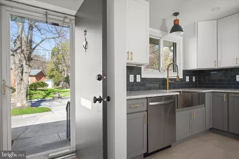 Entry Way - 9720 Hedin Dr, Silver Spring, MD 20903 photo 2 of 10